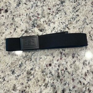 Like New - Under Armour Reversible Belt - Black and Gray - 37.5 in - Reversible